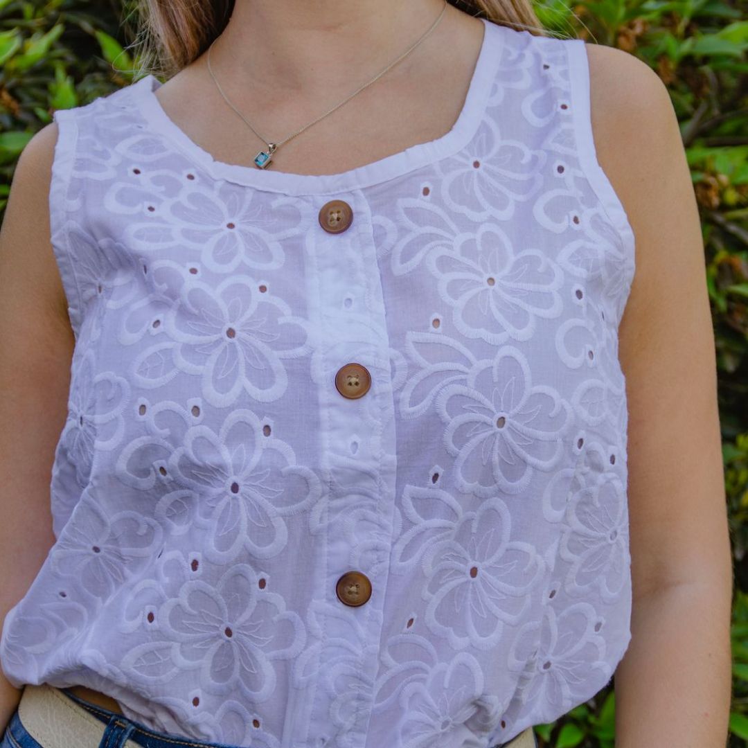 blusa-sin-mangas-de-brodery-con-botones-2076