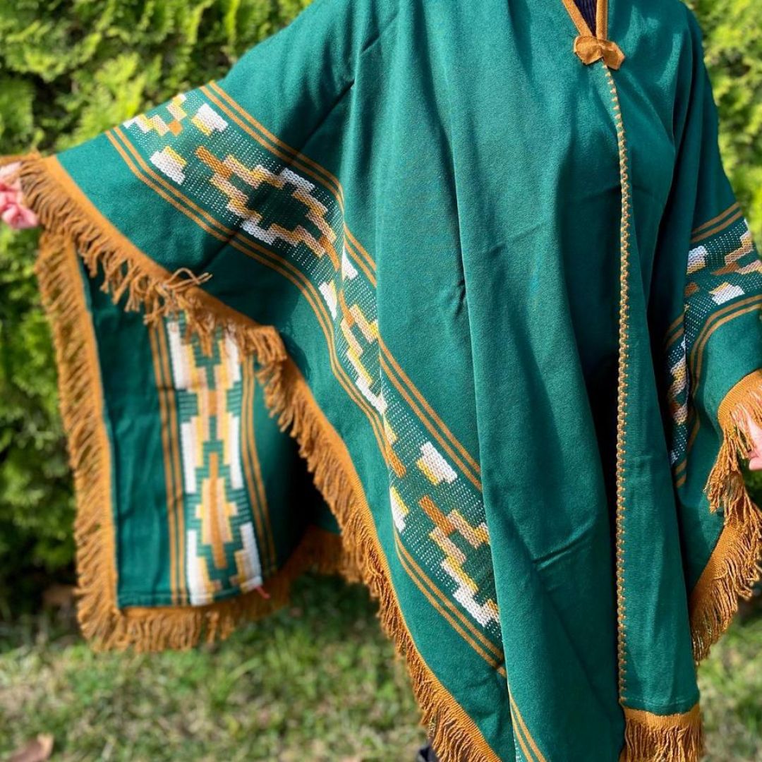 poncho-verde-y-dulce-de-leche-2143