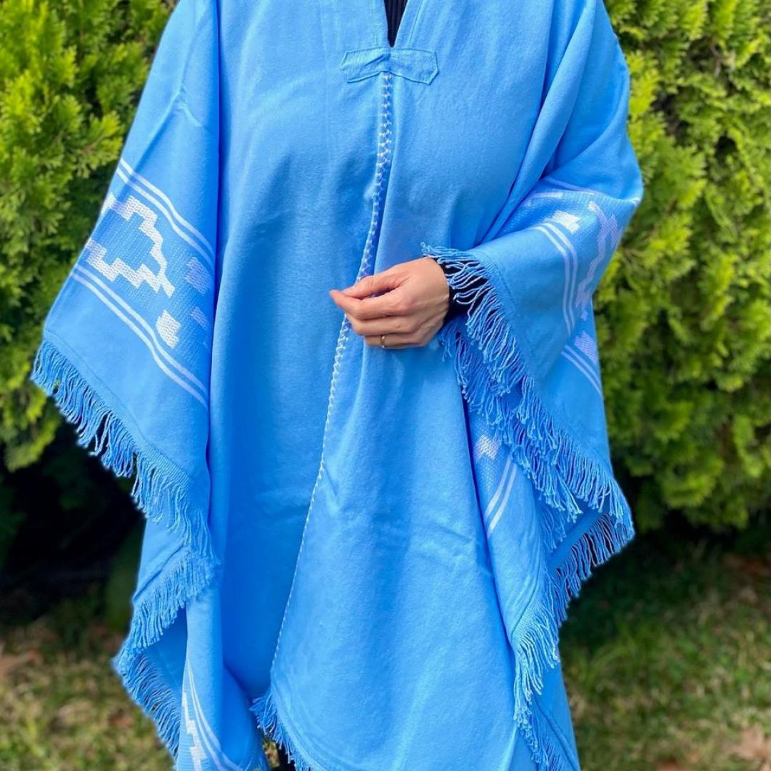 poncho-celeste-y-blanco-2144