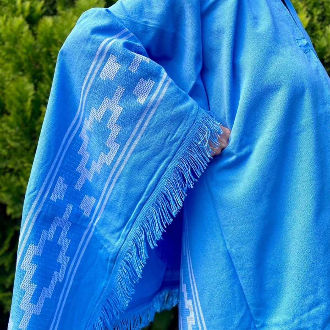 poncho-celeste-y-blanco-2144