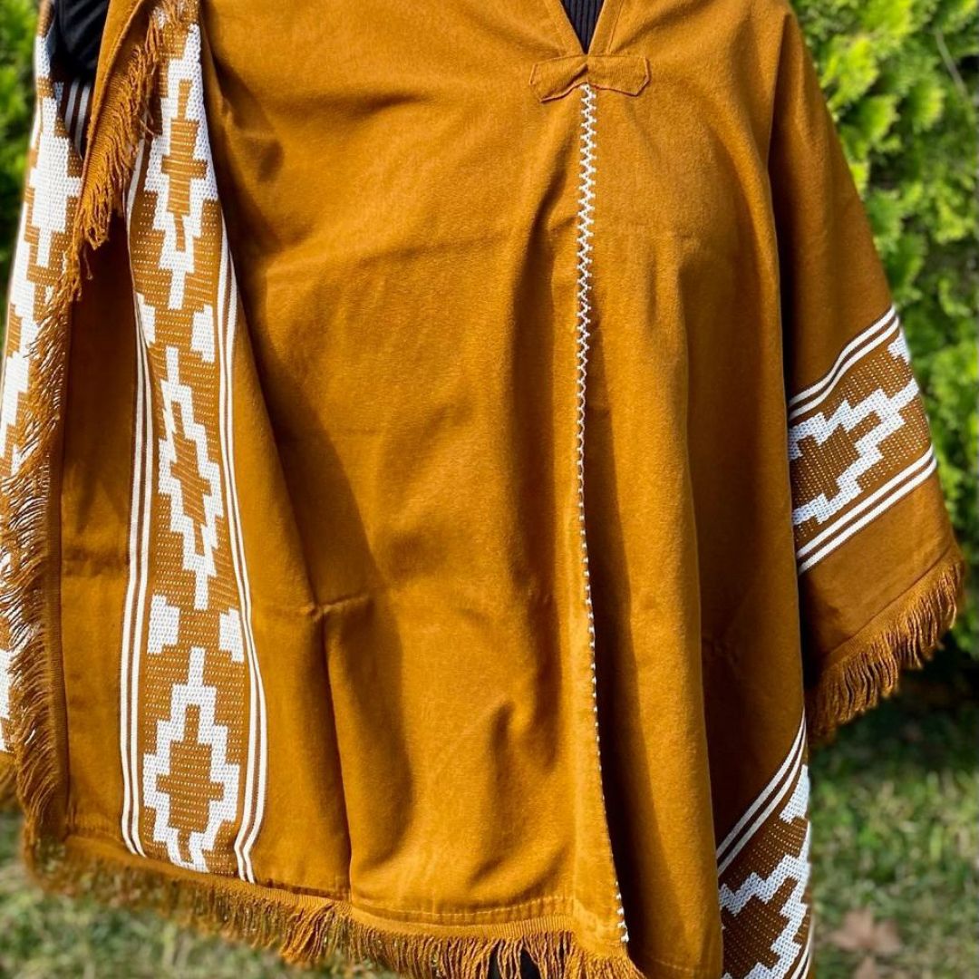 poncho-dulce-de-leche-y-blanco-2146
