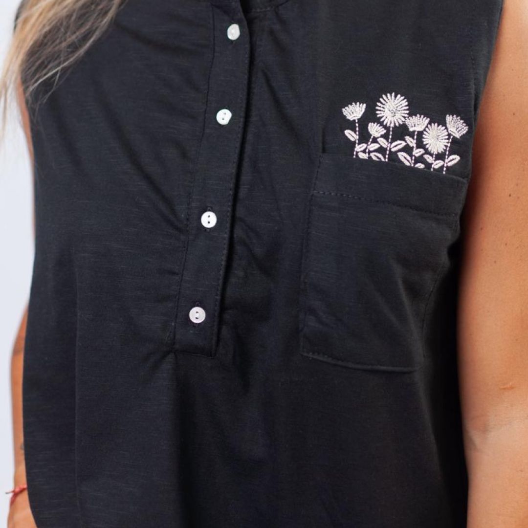 camisolas-de-algodon-con-cuello-mao-y-sin-mangas-con-bordado-2379