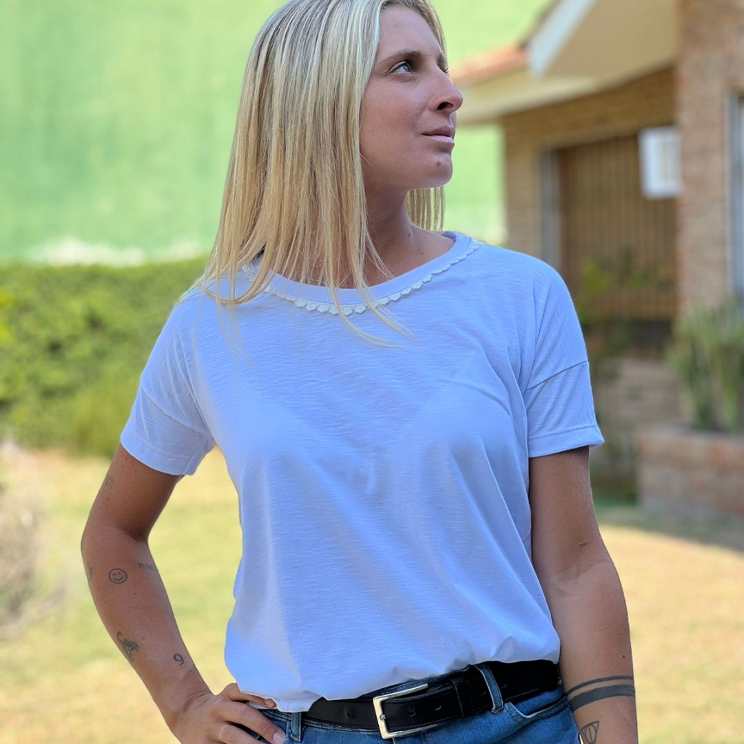 remeras-de-dama-de-algodon-con-detalles-en-cuello-2380